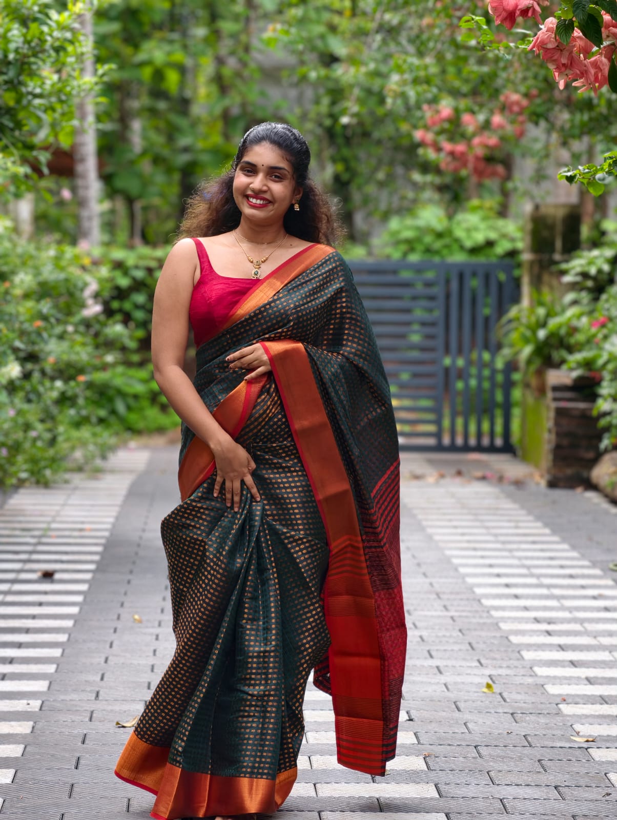 1000 Buttas Saree - Green With Red