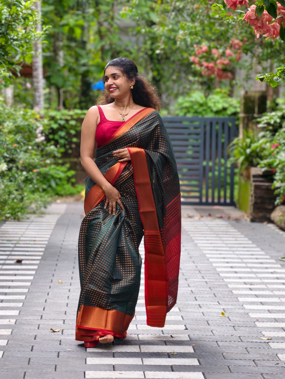 1000 Buttas Saree - Green With Red