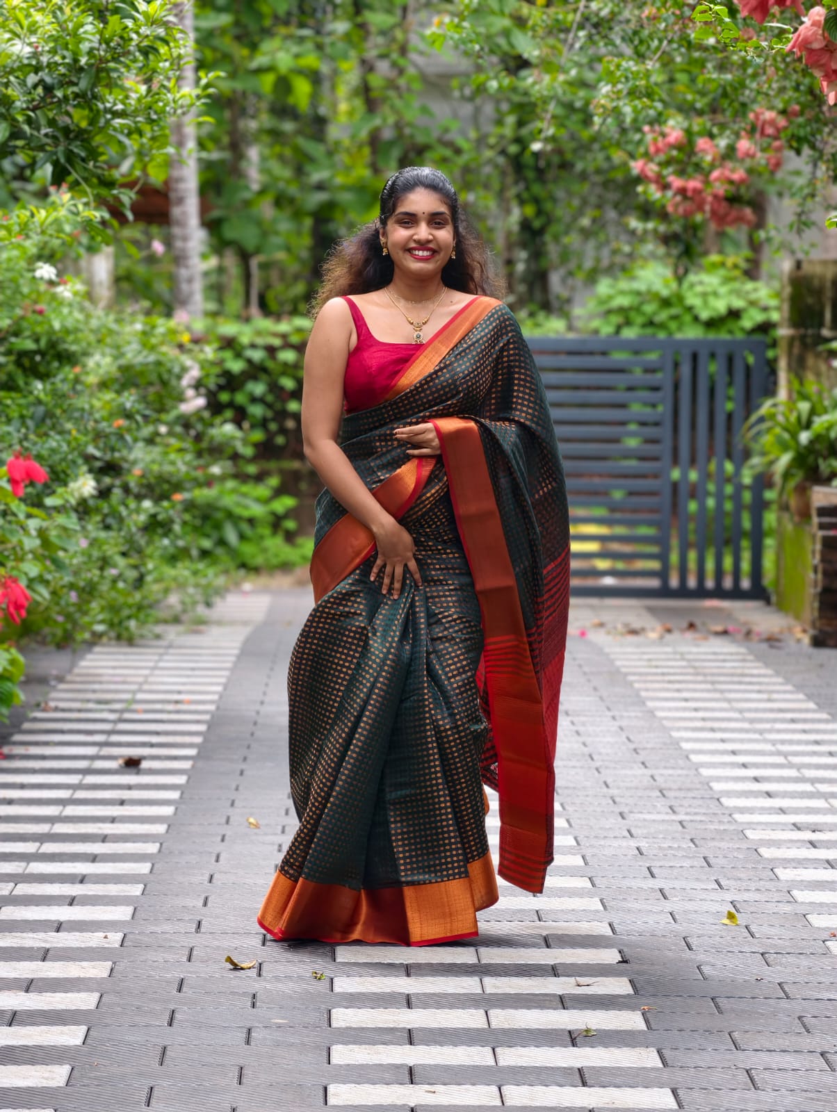 1000 Buttas Saree - Green With Red
