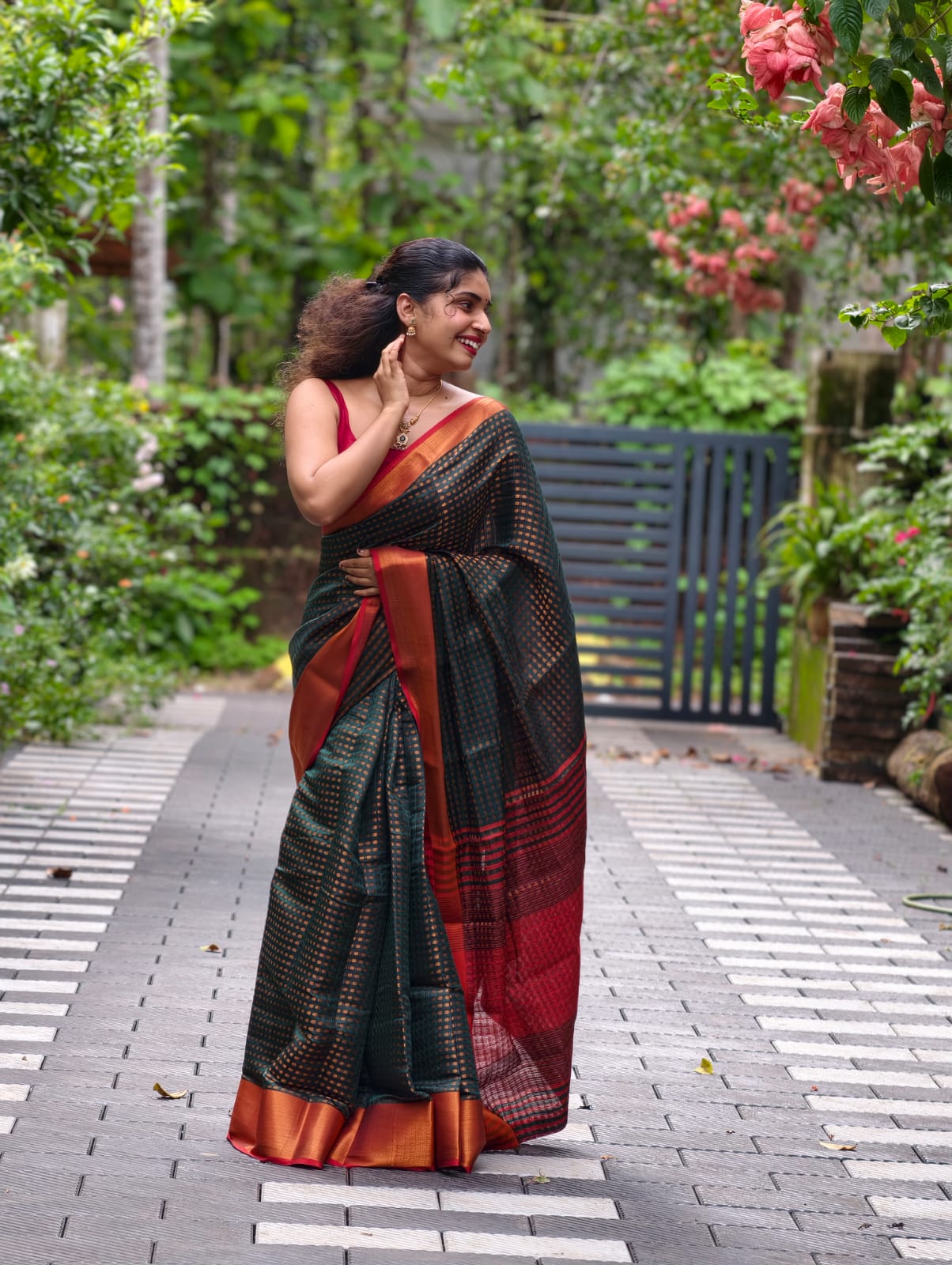 1000 Buttas Saree - Green With Red